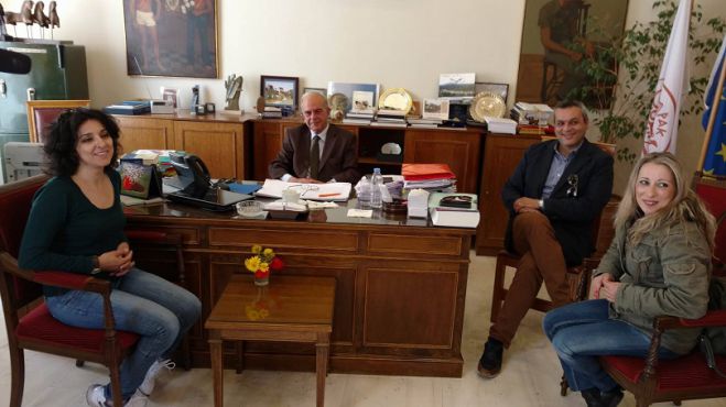 Τιμητική άδεια στις υπαλλήλους της Υπηρεσίας Καθαριότητας του Δήμου Ηρακλείου που βρήκαν και επέστρεψαν τα χρήματα γνωστού ηθοποιού