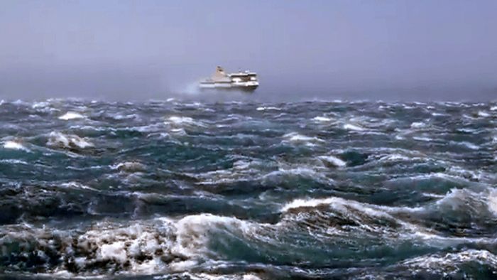 Στις 6 το πρωί αναχώρησαν τα πλοία από και προς την Κρήτη