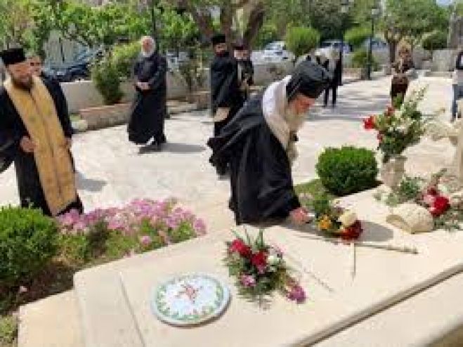 &Alpha;&rho;&chi;&iota;&epsilon;&rho;&alpha;&tau;&iota;&kappa;ό &Tau;&rho;&iota;&sigma;ά&gamma;&iota;&omicron; &sigma;&tau;&eta; &mu;&nu;ή&mu;&eta; &tau;&omicron;&upsilon; &Mu;&eta;&tau;&rho;&omicron;&pi;&omicron;&lambda;ί&tau;&eta; &Epsilon;&iota;&rho;&eta;&nu;&alpha;ί&omicron;