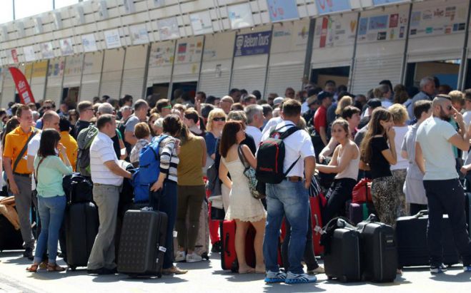 Η Κρήτη &quot;βούλιαξε&quot; το Πάσχα με πληρότητες έως και 99%
