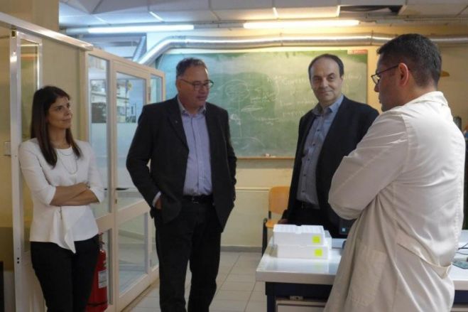 &Sigma;&upsilon;&nu;&epsilon;&rho;&gamma;&alpha;&sigma;ί&alpha; &tau;&omicron;&upsilon; &Mu;&Alpha;&Iota;&Chi; &mu;&epsilon; &tau;&eta;&nu; &Epsilon;&upsilon;&rho;&omega;&pi;&alpha;ϊ&kappa;ή &Tau;&rho;ά&pi;&epsilon;&zeta;&alpha; &Epsilon;&pi;&epsilon;&nu;&delta;ύ&sigma;&epsilon;&omega;&nu;