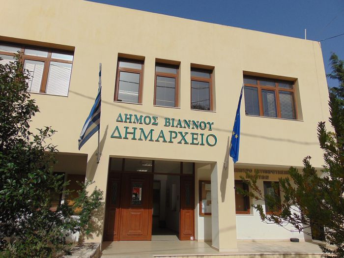 &Phi;&omega;&tau;&alpha;&gamma;&omega;&gamma;&epsilon;ί&tau;&alpha;&iota; &tau;&omicron; &Chi;&rho;&iota;&sigma;&tau;&omicron;&upsilon;&gamma;&epsilon;&nu;&nu;&iota;ά&tau;&iota;&kappa;&omicron; &Delta;έ&nu;&tau;&rho;&omicron; &sigma;&tau;&eta;&nu; &Beta;&iota;ά&nu;&nu;&omicron;