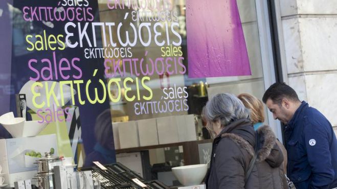 Ξεκινούν οι ενδιάμεσες εκπτώσεις αύριο