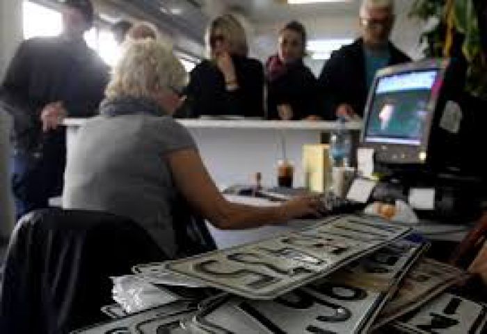 Επιστρέφονται από σήμερα πινακίδες, άδειες οδήγησης και κυκλοφορίας