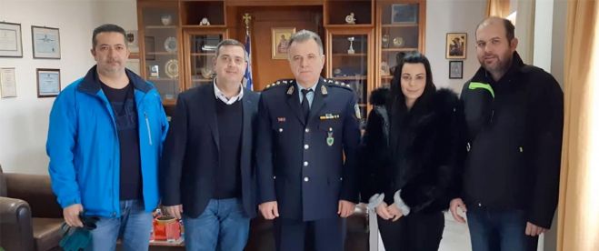 &Sigma;&upsilon;&nu;ά&nu;&tau;&eta;&sigma;&eta; &Epsilon;&mu;&pi;&omicron;&rho;&iota;&kappa;&omicron;ύ &Sigma;&upsilon;&lambda;&lambda;ό&gamma;&omicron;&upsilon; &Chi;&alpha;&nu;ί&omega;&nu; &mu;&epsilon; &tau;&omicron;&nu; &Alpha;&sigma;&tau;&upsilon;&nu;&omicron;&mu;&iota;&kappa;ό &Delta;&iota;&epsilon;&upsilon;&theta;&upsilon;&nu;&tau;ή &Chi;&alpha;&nu;ί&omega;&nu;